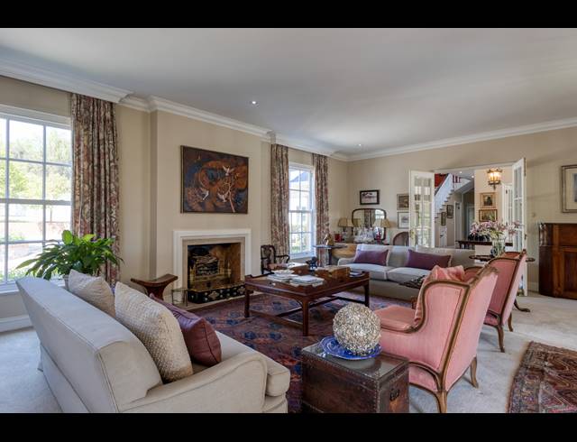 5 BEDROOM FREEHOLD FOR SALE IN CHARTWELL